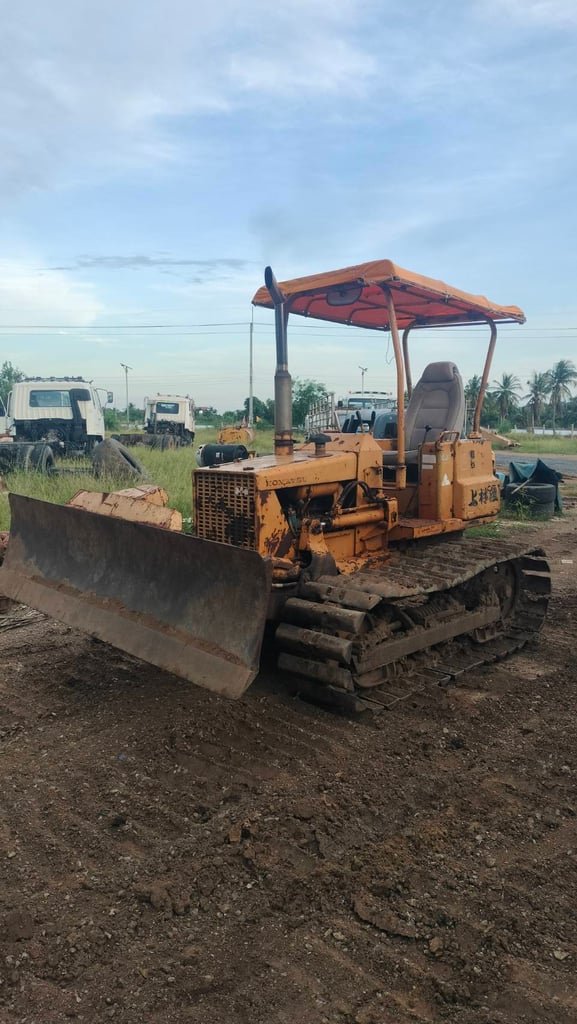 ขายแทรกเตอร์komatsu D20p-5 เก่าjapan ตีนเป็ด ใบมีดสไล้ ใช้งานดีมาก ราคาถูกดี170,000ไล้ ขายแทรกเตอร์komatsu D20p-5 เก่าjapan ตีนเป็ด ใบมีดสไล้ ใช้งานดีมาก ราคาถูกดี170,000ไล้
