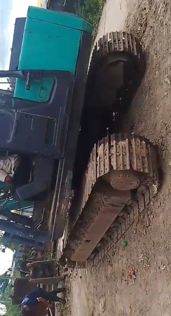 รถแม็คโครkobelco sk04 ใช้งานดี ใบซื้อvาย ราคา2.9แสน รถแม็คโครkobelco sk04 ใช้งานดี ใบซื้อvาย ราคา2.9แสน