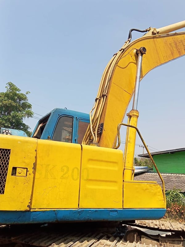 ขายรถแม็คโครkobelco sk200-3 ใช้งานดี ใบซื้อขาย ราคาถูกดีๆ235,000