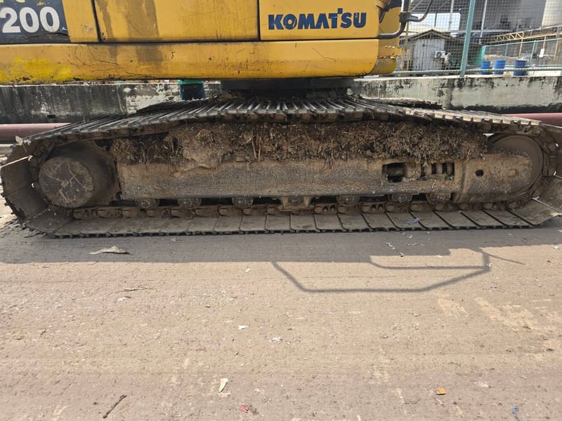 ขายรถแม็คโครkomatsu pc200-7ใช้งานดี มีทะเบียน ราราถูกเรๆ470,000