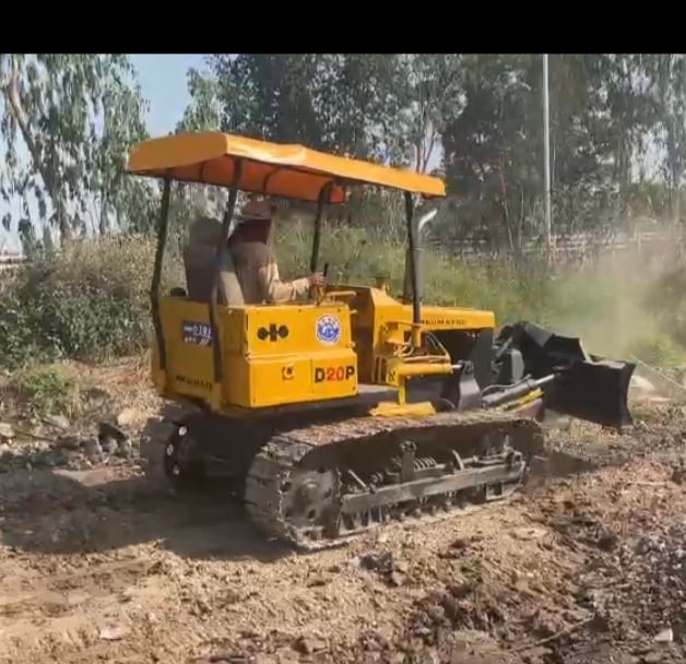 ขายรถ แทรกเตอร์komatsu D20A-5 ใบมีดสไล้ ใช้งานดี ตีนไก่ ราคา105,000