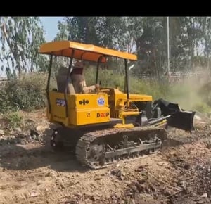 ขายรถ แทรกเตอร์komatsu D20A-5 ใบมีดสไล้ ใช้งานดี ตีนไก่ ราคา105,000