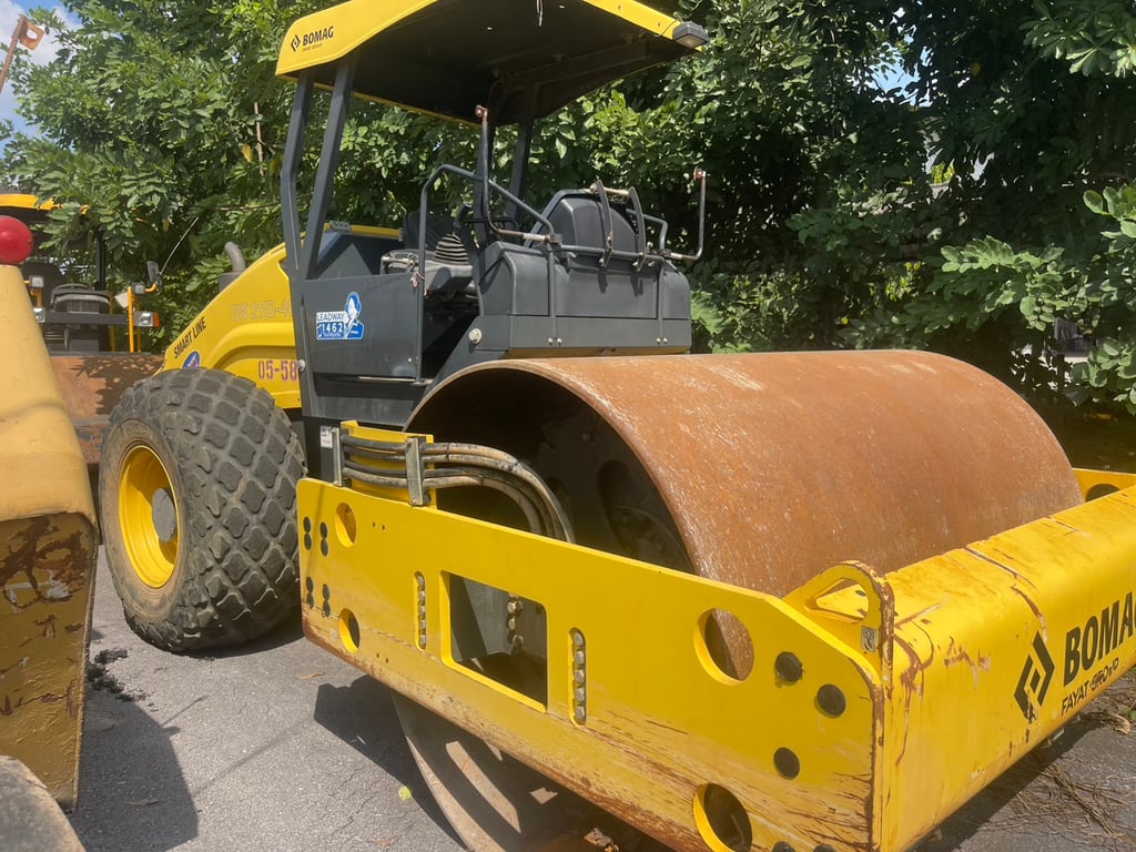 ขายรถบด10ตันbomag มีทะเบียน ใช้งานดีมาก ราคาถูกดี 9.8แสน ขายรถบด10ตันbomag มีทะเบียน ใช้งานดีมาก ราคาถูกดี 9.8แสน