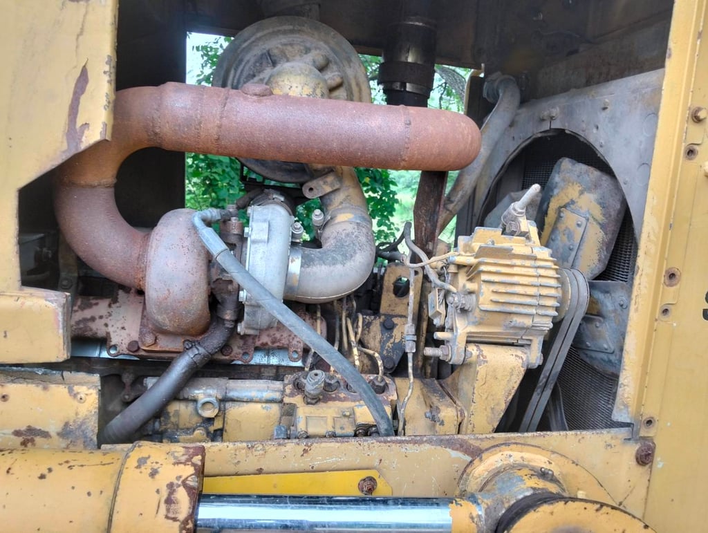 ขายรถแทรกเตอร์CAT D4H ตีนเป็ด ใบมีดสไล้ เกียร์ตัด ใช้งานดี ใบซื้อขายราคา390,000