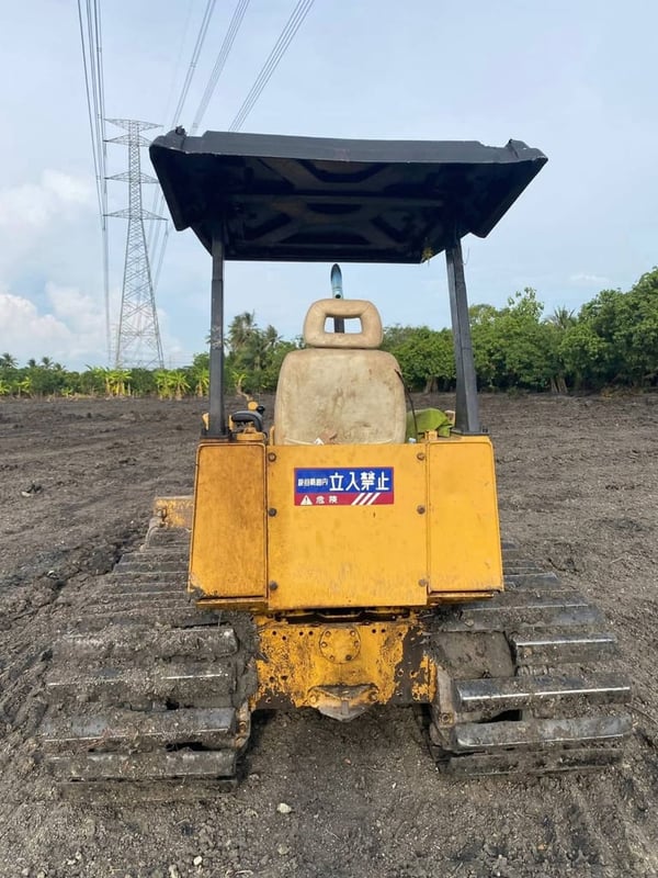 รถแทรกเตอร์komatsu D20p-6ตีนเป็ด ใบ70cm.ใช้งานดี ราคา185,000