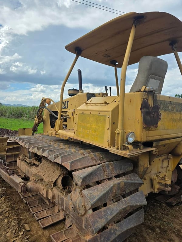 ขายรถ แทรกเตอร์CAT D4E  ใช้งานดี มาก ใบซื้อขาย ราคาถูกดี3.3แสน