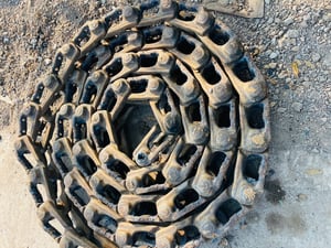 ขายโซ่แทรกเตอร์komatsu D20p-5มือ2 สภาพดี ราคาคู่ละ13,000