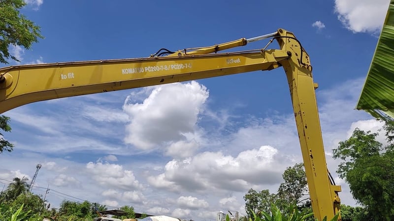 รถแม็คโครkomatsu pc200-8 บูมยาว มีทะเบียน ใช้งานดี ราคา1,150,000 รถแม็คโครkomatsu pc200-8 บูมยาว มีทะเบียน ใช้งานดี ราคา1,150,000