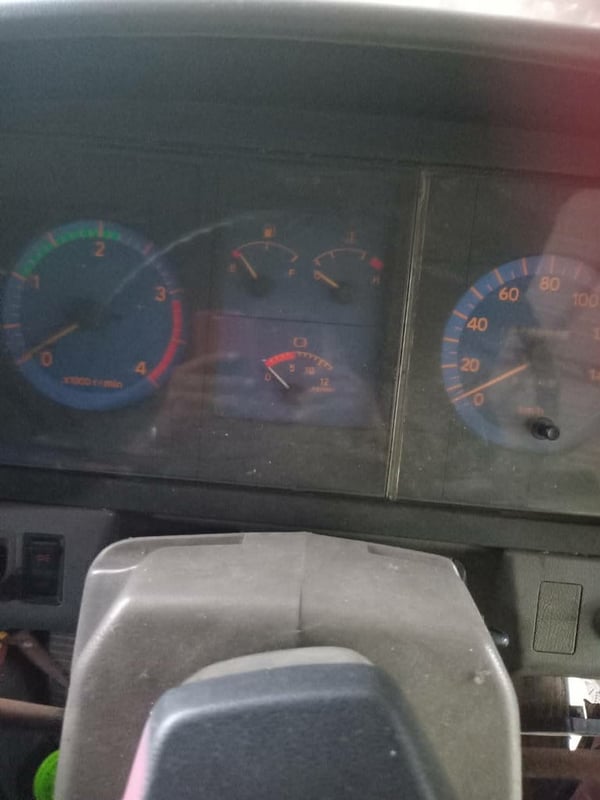 หัวรถ10ล้อhino สภาพดี ราคา59,000