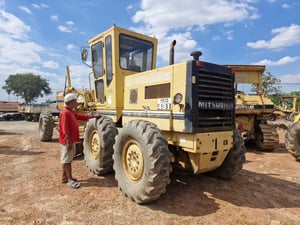 ขายรถเกรดเดอร์ mitsubishi mg431 ใช้งานดี ใบซื้อvาย ราคา6.5แสน