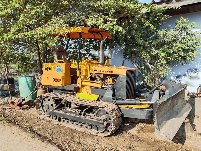 ขายรถแทรกเตอร์ komatsu D20p-5ตีนไก่ ใบมีดสไล้ ราคา155,000