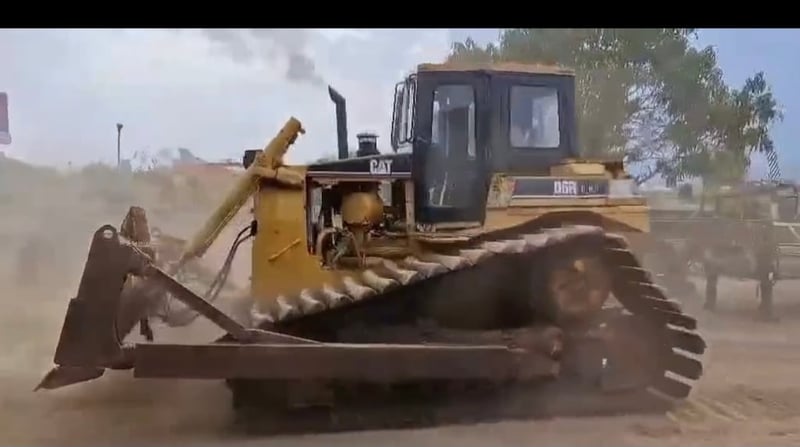 รถแทรกเตอร์cat D6R ตีนเป็ด มีทะเบียน ใช้งานดี ราคาถูดดีๆ1,350,000