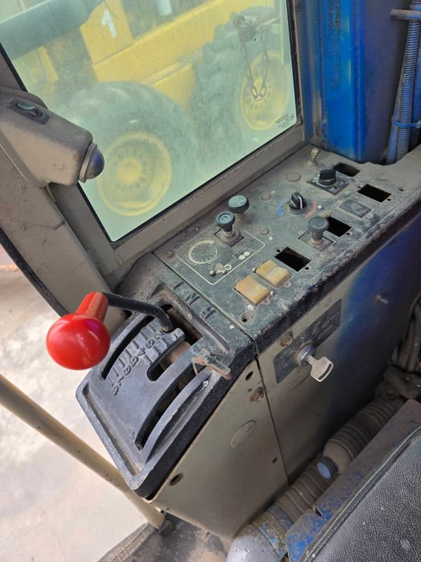 ขายรถเดรดเดอร์john deere 7708Bมีทะเบียน ใช้งานดีมาก ราคาถูกดี6.5แสน