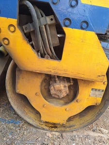 รถบด4ตัน สั่นสะทือน komatsu jv40 ใช้งานดี ใบซื้อขาย ราคา170,000