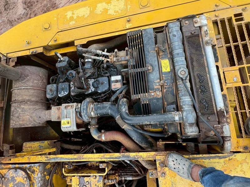รถแม็คโครkomatsu pc200-7ใช้งานดี มีทะเบียน รรคา5.8 สน