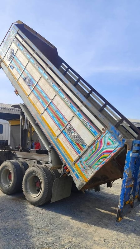 ขายรถ10ล้อ2เพลาmitsubishi 220แรง ใช้งานดี มีทะเบียน ราคา5.7แสน