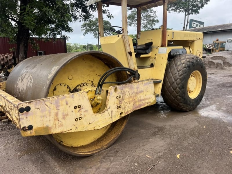 ขายรถบดล้อ10ตัน2เพลาBomag bw212D-2ใช้งานดี ใบซื้อvาย ราคาถูกเ3.7แสน0828703954