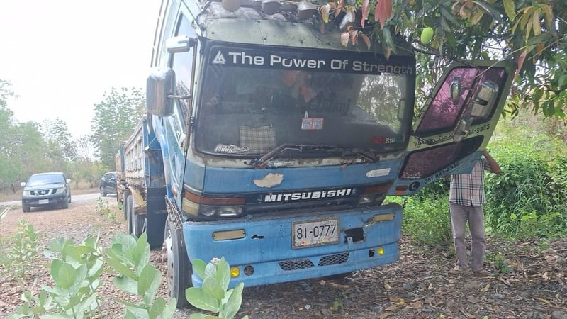 รถพ่วงแม่ลูกmitsubishi 320แรง มีทะเบียน ใช้งานดี ราคา500,000