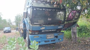 รถพ่วงแม่ลูกmitsubishi 320แรง มีทะเบียน ใช้งานดี ราคา500,000