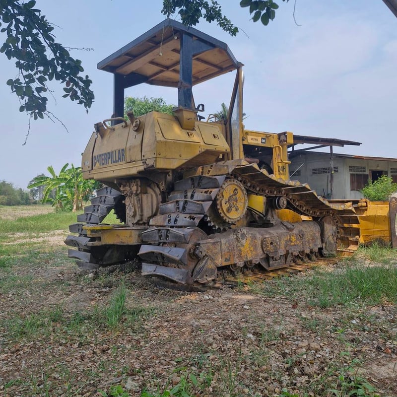 ขายรถแทรกเตอร์CAT D4H ตีนเป็ด ใบมีดสไล้ ใช้งานดี เกียร์ตัด ราคา399,000