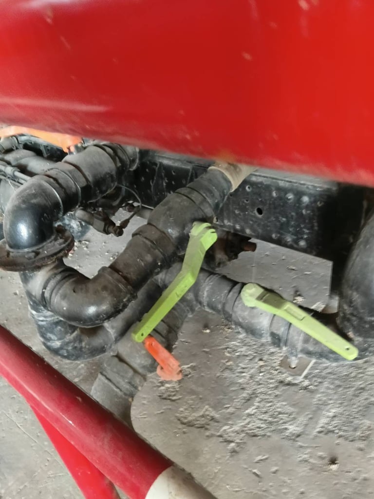 รถ6ล้อน้ำisuzu ใช้งานดี มีทะเบียน ราคา295,000บ. รถ6ล้อน้ำisuzu ใช้งานดี มีทะเบียน ราคา295,000บ.