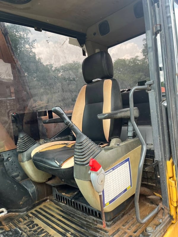 รถแม็คโครkomatsu pc130-7ใบซื้อขาย ใช้งานดี ราคา4.8แสน