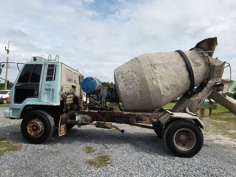 ขายรถ6ล้อโม่ปูน2คันรวม isuzu 175แรง มีทะเบียน ใช้งานดี ขายรวม2คัน ราคา700,000