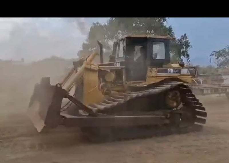 รถแทรกเตอร์cat D6R ตีนเป็ด มีทะเบียน ใช้งานดี ราคาถูดดีๆ1,350,000 รถแทรกเตอร์cat D6R ตีนเป็ด มีทะเบียน ใช้งานดี ราคาถูดดีๆ1,350,000