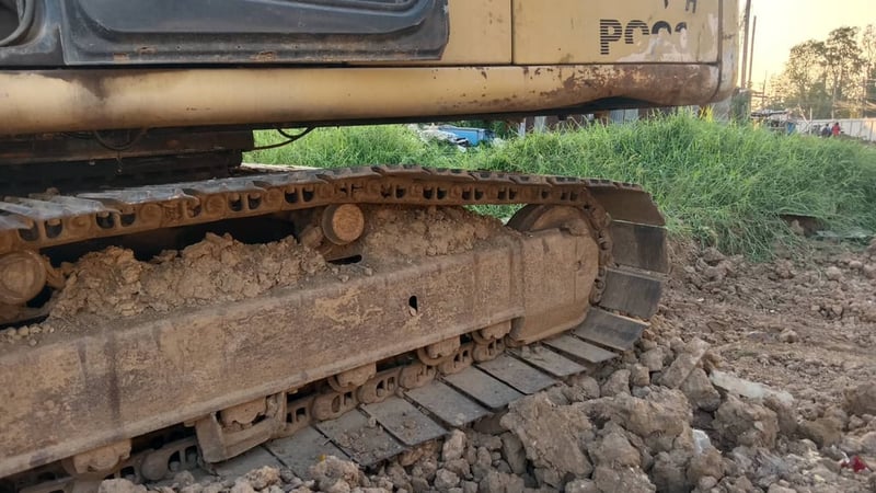 ขายรถแม็คโครkomatsu pc200-6ใช้งานดีมาก ใบซื้อขาย ราคาถูกดีๆ2.6แสน ขายรถแม็คโครkomatsu pc200-6ใช้งานดีมาก ใบซื้อขาย ราคาถูกดีๆ2.6แสน