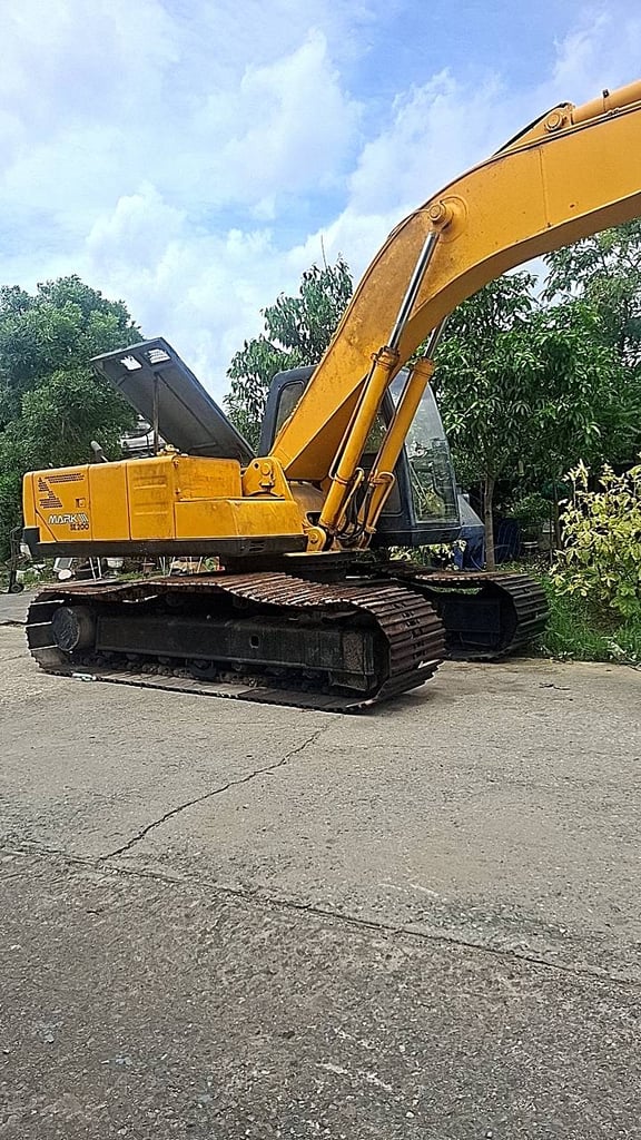 ขายรถแม็คโคร kobelco sk200-3 ใช้งานได้ดี ใบซื้อvาย ราคา3.6 แสน