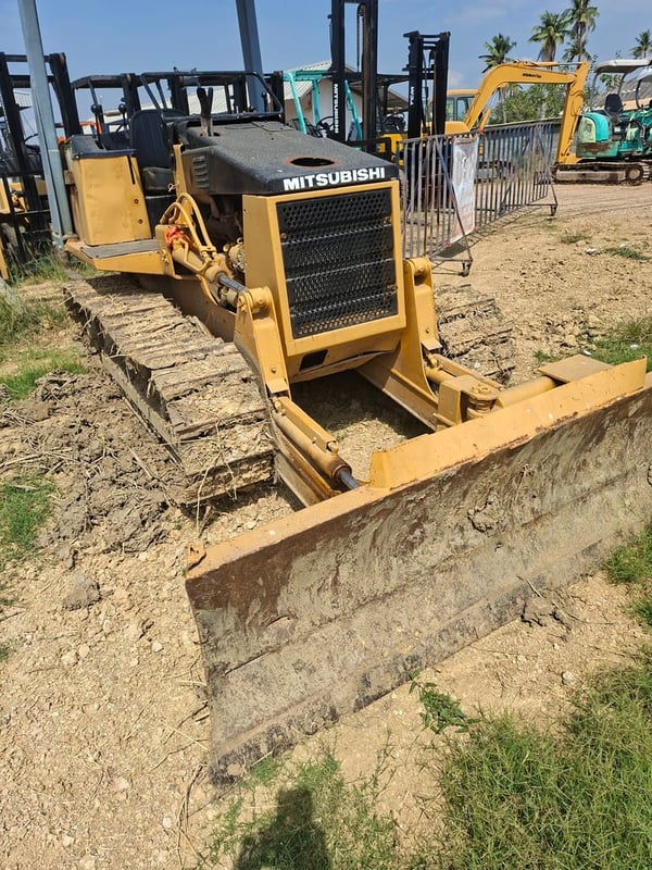 ขายรถแทรกเตอร์mitsubishi bd2G เก่า japan ตีนไก่ ใบมีดสไล้ ใช้งานดี ราคา165,000 ขายรถแทรกเตอร์mitsubishi bd2G เก่า japan ตีนไก่ ใบมีดสไล้ ใช้งานดี ราคา165,000