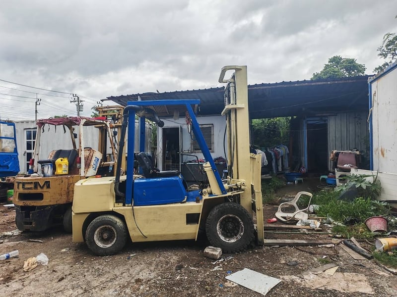 ขายรถโฟคลิป komatsu 3ton ยกสูง4ม. ใช้งานดี ใบซื้อขาย ราคา95,000