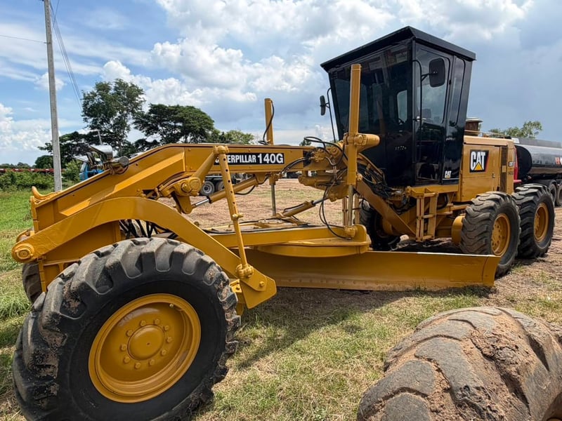 รถเกรดcat 5md 03630มีทะบียน ใช้งานดี ราคา1,850,000 รถเกรดcat 5md 03630มีทะบียน ใช้งานดี ราคา1,850,000