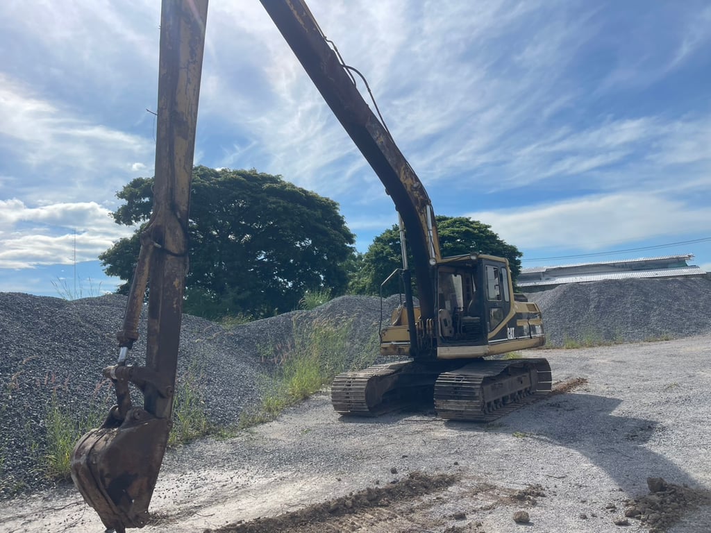 ขาย2คันรวม cat320v2 บูมยาว1 สั้น1 ตามสภาพ ราคา5.8แสน