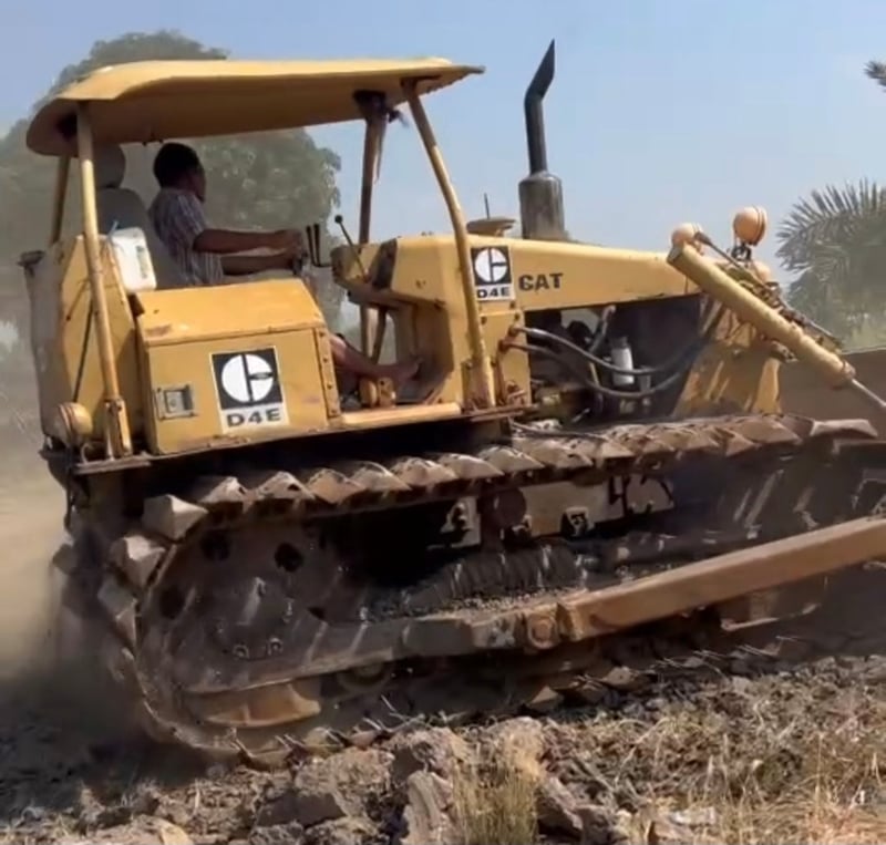 รถแทรกเตอร์CAT D4E ตีนเป็ด ใช้งานดี ใบซื้อvาย รสคาถูกดีๆ3.7แสน รถแทรกเตอร์CAT D4E ตีนเป็ด ใช้งานดี ใบซื้อvาย รสคาถูกดีๆ3.7แสน