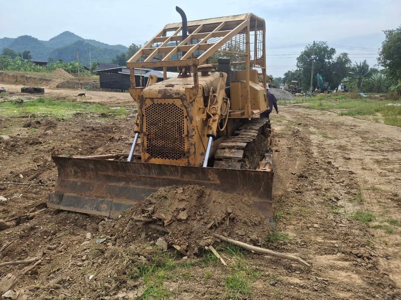 ขายรถแทรกเตอร์CAT D4E ตีนไก่ ใช้งานดี ใบซื้อขาย ราคา190,000