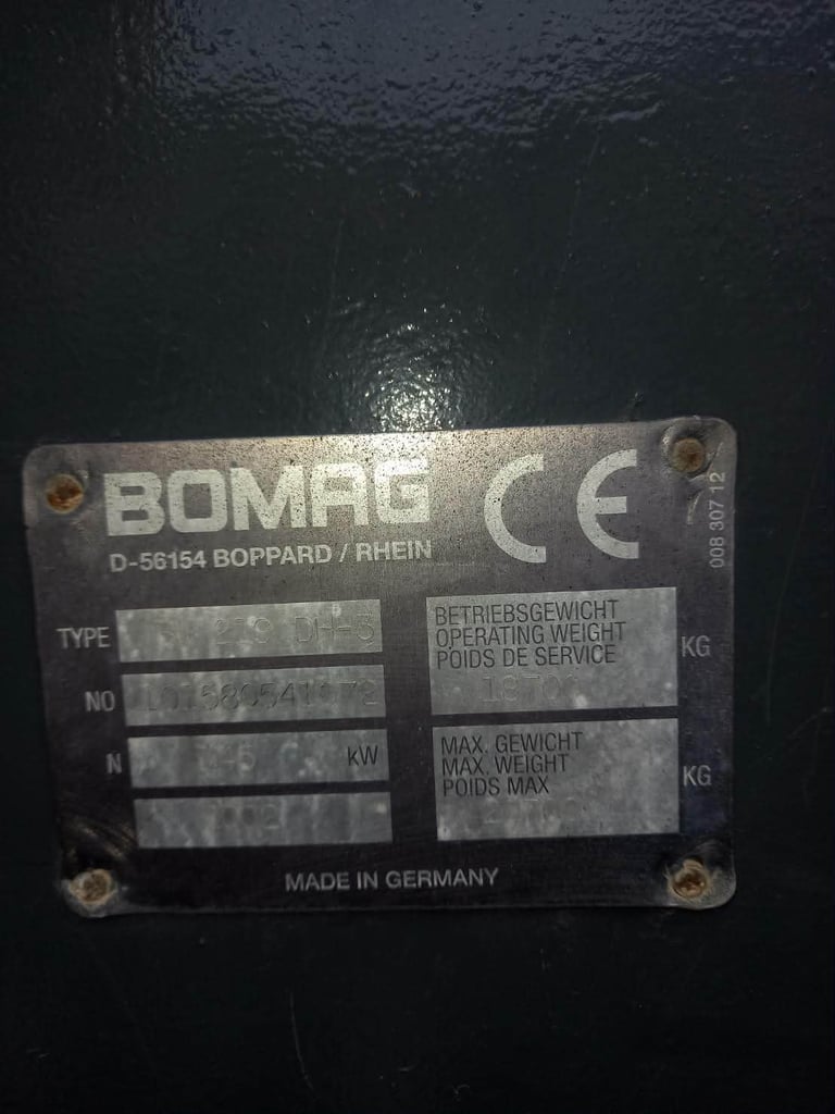 รถบด20ตัน sumitomo Bw219DH-3 มีทะเบียน ใช้งานดี ราคา1.4ล.บาท รถบด20ตัน sumitomo Bw219DH-3 มีทะเบียน ใช้งานดี ราคา1.4ล.บาท