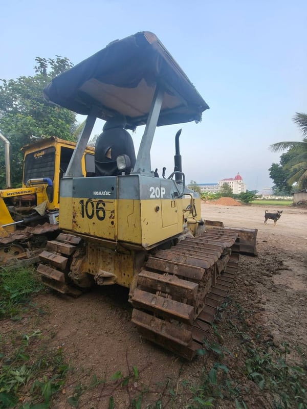 รถแทรกเตอร์komatsu D20p-7ตีนเป็ด ใบมีดสไล้ ใช้งานดี ราคาถูกดี 2.5แสน รถแทรกเตอร์komatsu D20p-7ตีนเป็ด ใบมีดสไล้ ใช้งานดี ราคาถูกดี 2.5แสน