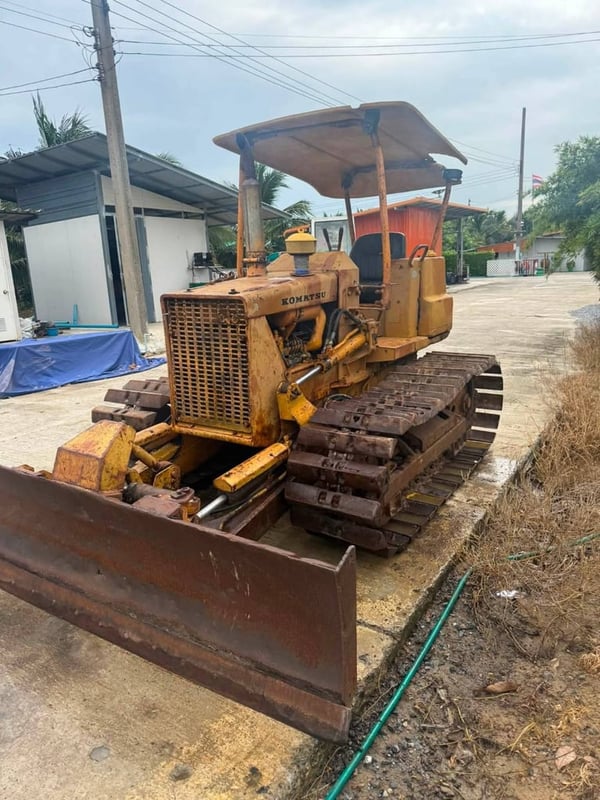 รถแทรกเตอร์komatsu D20p-5ตีนเป๋ด ใบมีอสไล้ ใช้งานดี ราคา175,000
