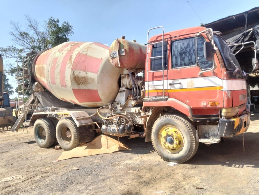 ขายรถโม่ปูนnissan 290แรง ใช้งานดี มีทะเบียน ราคา3.7แสน ขายรถโม่ปูนnissan 290แรง ใช้งานดี มีทะเบียน ราคา3.7แสน