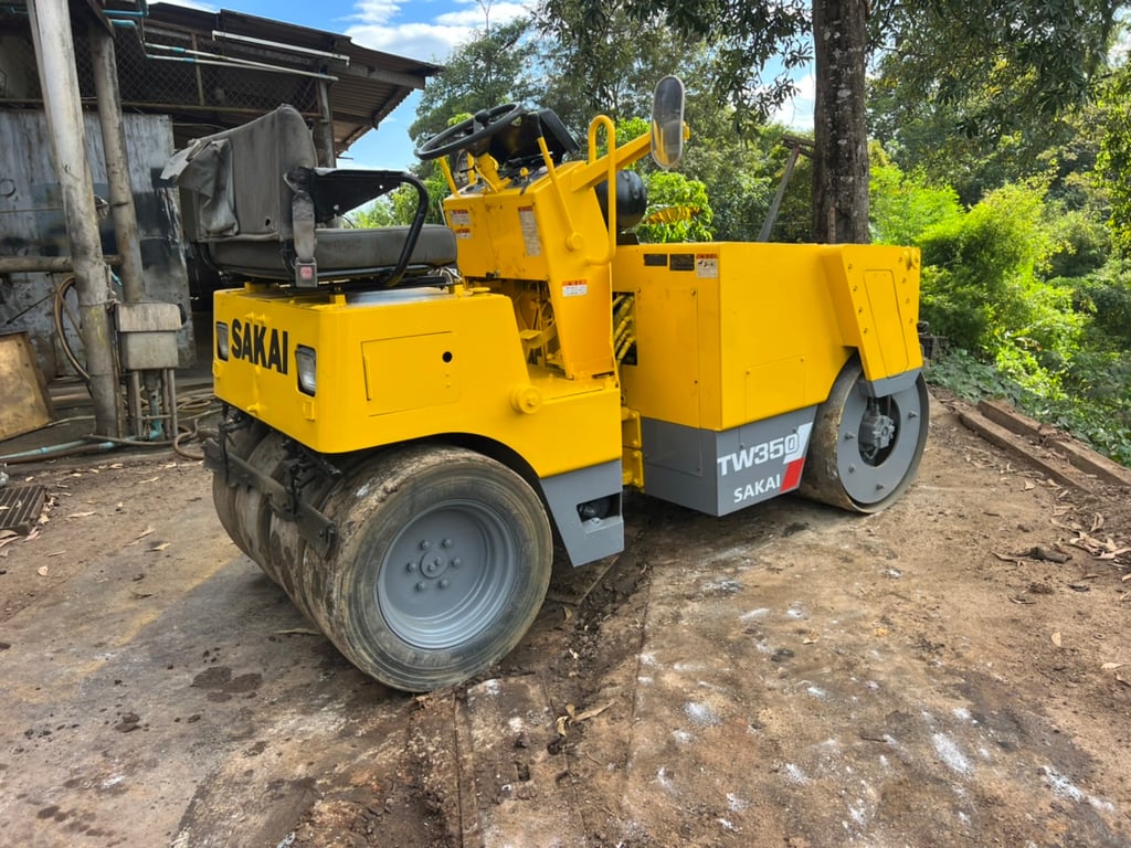 รถบดล้อกน้าเหล็ดหลังยางsakai tw350 ใช้งานดี ใบซื้อvาย ราคา2.8แสน