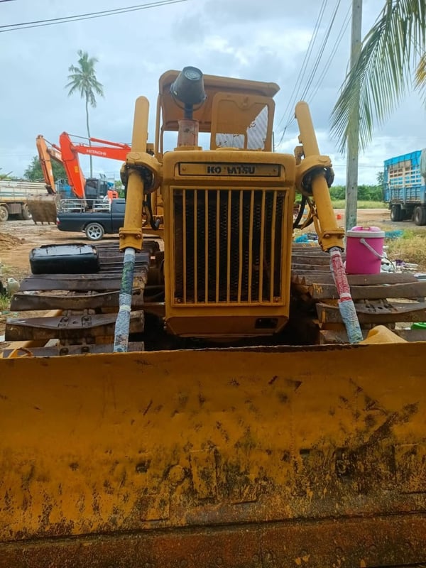 รถแทรกเตอร์komarsu D50p-16 ใช้งานดี ตีนเป็ด ใบซืเอขาย ราคาถูกดี330,000