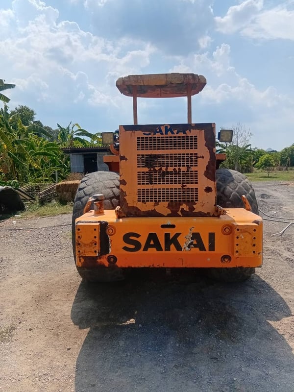 รถบด10ton ล้อหนาม sakai sv500DF ใช้งานดี มีทะเบียน ราคาถูกดีๆๆ6.7แสน รถบด10ton ล้อหนาม sakai sv500DF ใช้งานดี มีทะเบียน ราคาถูกดีๆๆ6.7แสน
