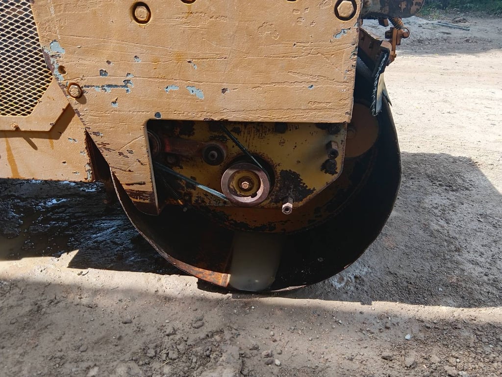 ขายรถบดหน้าเหล็กหลังยาง4ตันsakai ใช้งานดี ใบซื้อขาย ราคา199,000