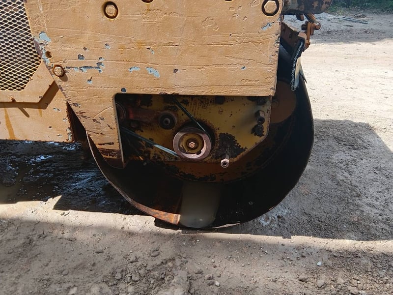 ขายรถบดหน้าเหล็กหลังยาง4ตันsakai ใช้งานดี ใบซื้อขาย ราคา199,000