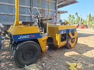 รถบด4ตัน สั่นสะทือน komatsu jv40 ใช้งานดี ใบซื้อขาย ราคา170,000