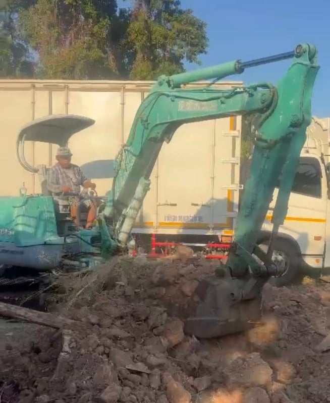 รถแม็คโครkobelco sk045 ใช้งานดี ใบซื้อvาย ราคา155,000 รถแม็คโครkobelco sk045 ใช้งานดี ใบซื้อvาย ราคา155,000