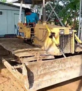 รถแทรกเตอร์ komatsu D20pll-7เลี้ยวข้าง ใบตีนเป็ด 1ม. ใช้งานดี ราคา299,000