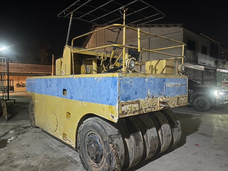 ขายรถบดล้อยาง sakakai ts9 มีทะเบียน ใช้งานดี ราคา3.2แสน