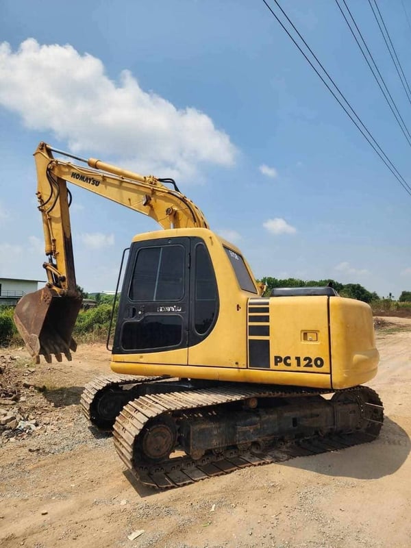 รถแม็คโครkomatsu pc120-6ใช้งานดี มีทะเบียน ราคา6.5อสน